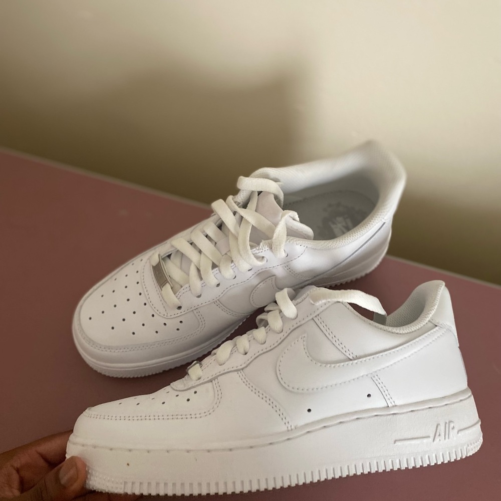 Brand new pair of Air Forces in men size 8